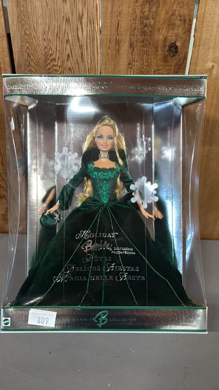 VINTAGE 2004 HOLIDAY BARBIE WITH GREEN DRESS *IN ORIGINAL BOX*