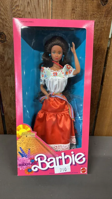 VINTAGE 1988 DOLLS OF THE WORLD COLLECTION MEXICAN BARBIE *IN ORIGINAL BOX*