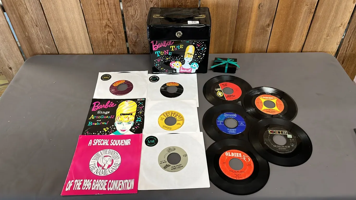 VINTAGE BLACK VINYL BARBIE TUNE TOTE 45 RPM RECORD CARRYING CASE W/ASSTD. 45 RPM RECORDS