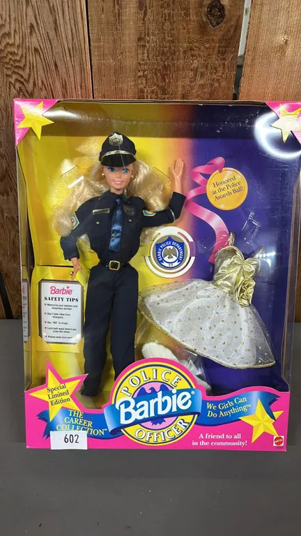 VINTAGE 1993 POLICE OFFICER BARBIE *IN ORIGINAL BOX*
