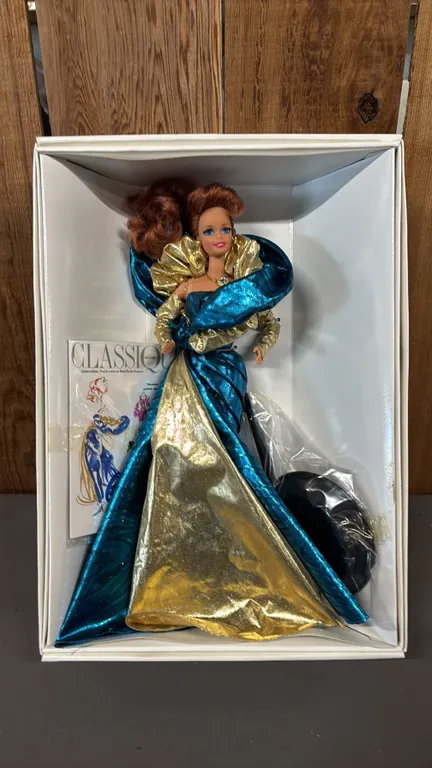 VINTAGE 1992 CLASSIQUE COLLECTION BENEFIT BALL BARBIE *IN ORIGINAL BOX*