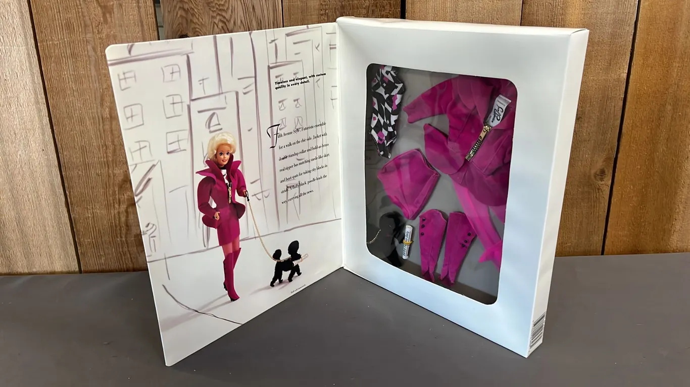 VINTAGE 1992 CLASSIQUE COLLECTION BARBIE FIFTH AVENUE STYLE FASHION SET *IN ORIGINAL BOX*