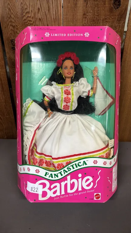 VINTAGE 1992 FANTASTICA BARBIE *IN ORIGINAL BOX*