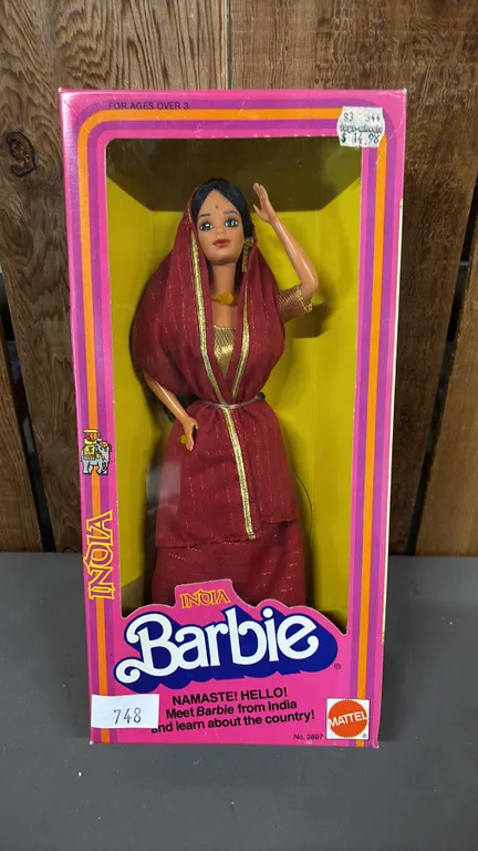 VINTAGE 1981 DOLLS OF THE WORLD COLLECTION INDIA BARBIE *IN ORIGINAL BOX*