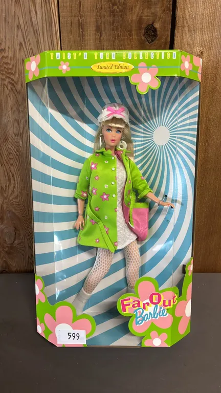 VINTAGE 1998 TWIST 'N TURN COLLECTION FAR OUT BARBIE *IN ORIGINAL BOX*