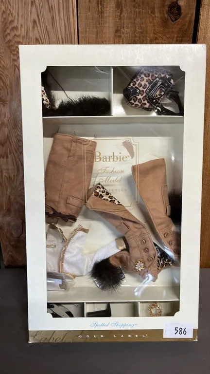 VINTAGE 2004 BARBIE FASHION MODEL COLLECTION "SPOTTED SHOPPING" GOLD LABEL CLOTHING SET *IN ORIGINAL