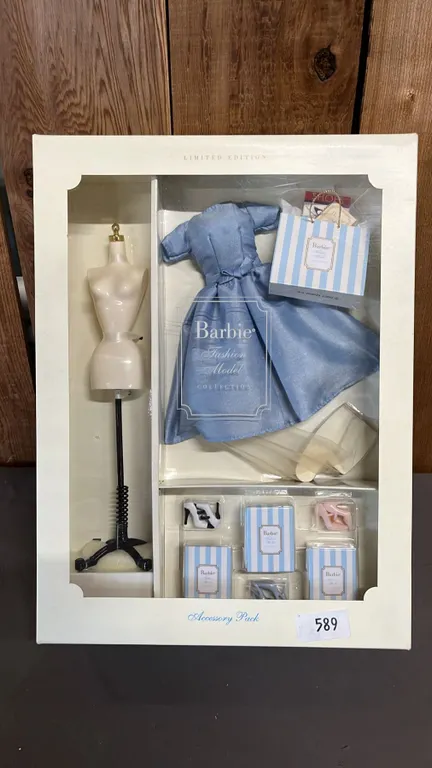 VINTAGE 2001 BARBIE FASHION MODEL COLLECTION "ACCESSORY PACK" CLOTHING SET *IN ORIGINAL BOX*