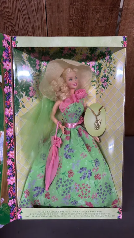 VINTAGE 1994 SIMPLY CHARMING BARBIE *IN ORIGINAL BOX*