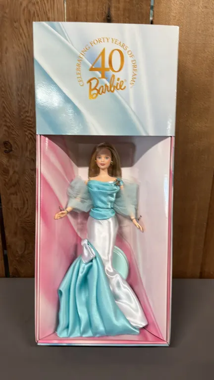 VINTAGE LIMITED EDITION CELEBRATING 40 YEARS OF DREAMS BARBIE *IN ORIGINAL BOX*