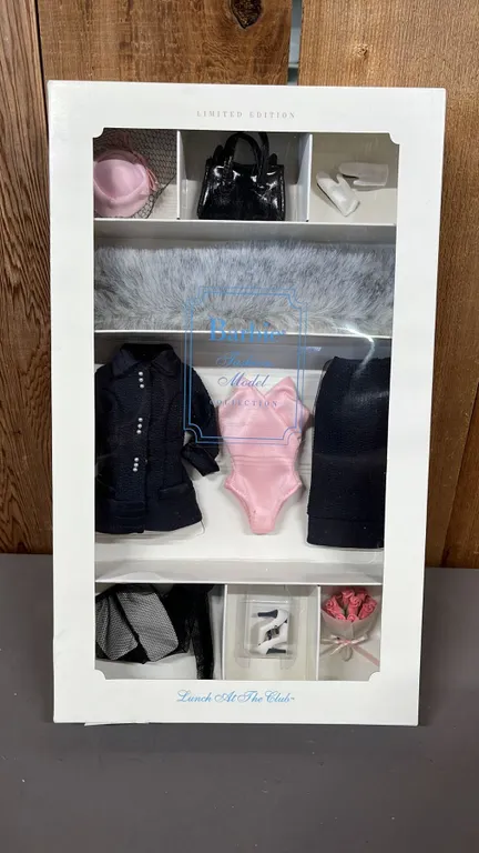 VINTAGE 2000 BARBIE FASHION MODEL COLLECTION "LUNCH AT THE CLUB" CLOTHING SET *IN ORIGINAL BOX*