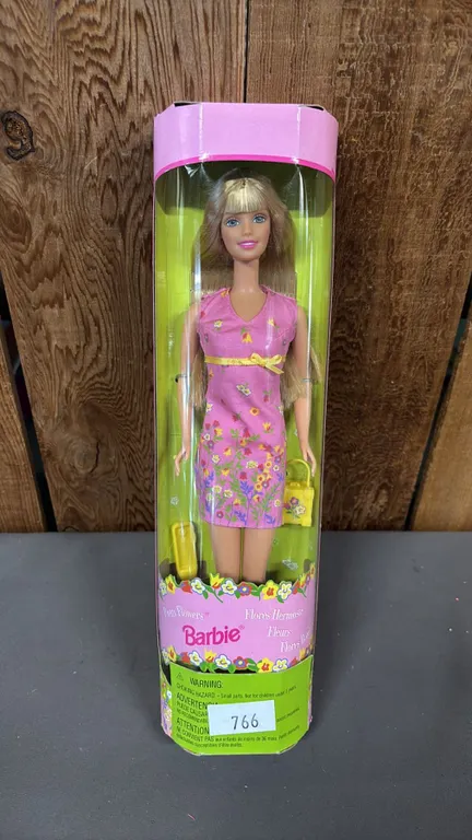 VINTAGE 1999 PRETTY FLOWERS BARBIE *IN ORIGINAL BOX*