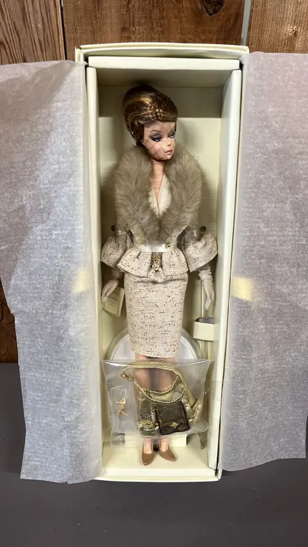 VTG. GOLD LABEL FASHION COLLECTION "THE INTERVIEW" BARBIE W/GENUINE SILKSTONE BODY *IN ORIGINAL BOX*