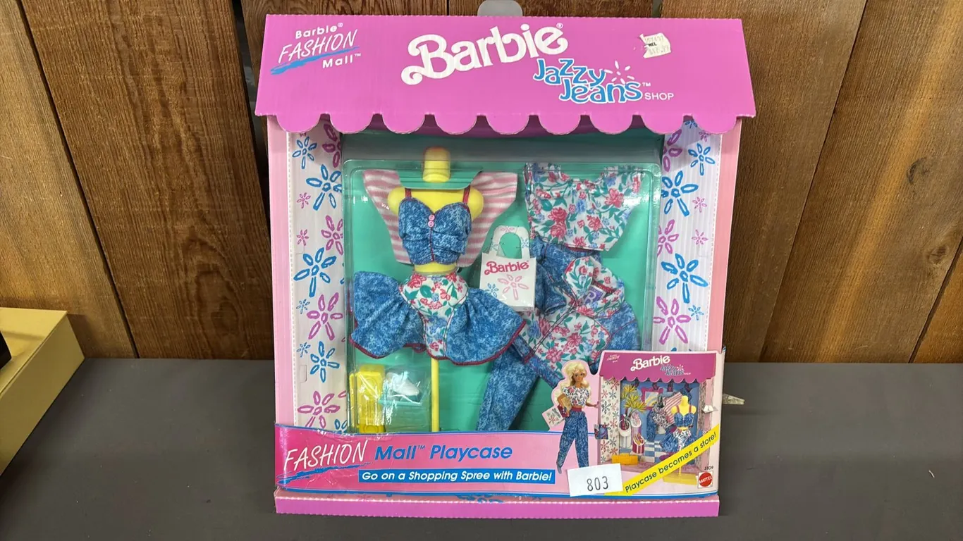 VINTAGE 1991 BARBIE FASHION MALL JAZZY JEANS SHOP *IN ORIGINAL BOX*