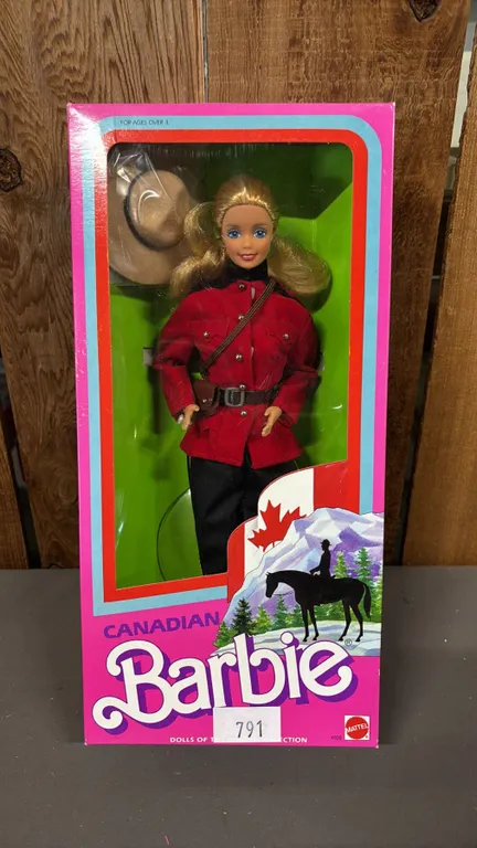 VINTAGE 1987 DOLLS OF THE WORLD COLLECTION CANADIAN BARBIE *IN ORIGINAL BOX*