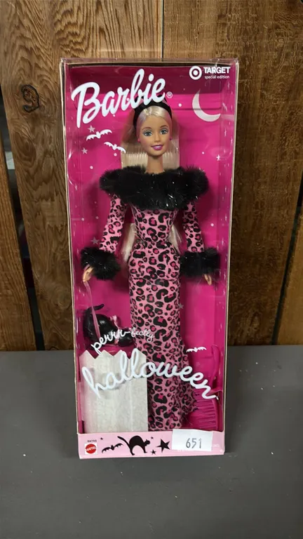 VINTAGE 2002 PERR-FECTLY HALLOWEEN BARBIE *IN ORIGINAL BOX*