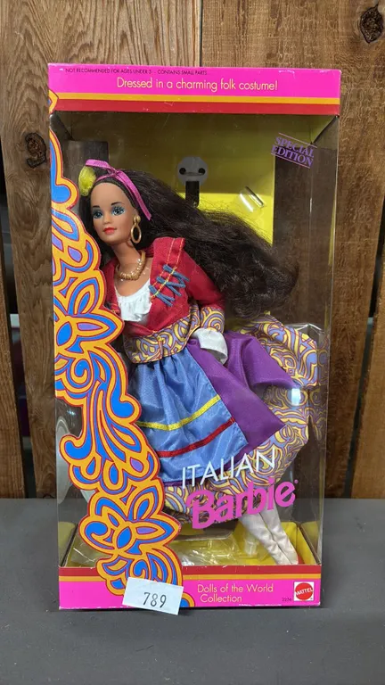 VINTAGE 1992 DOLLS OF THE WORLD COLLECTION ITALIAN BARBIE *IN ORIGINAL BOX*