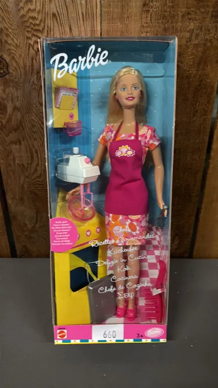 VINTAGE 2001 CHEF BARBIE *IN ORIGINAL BOX*