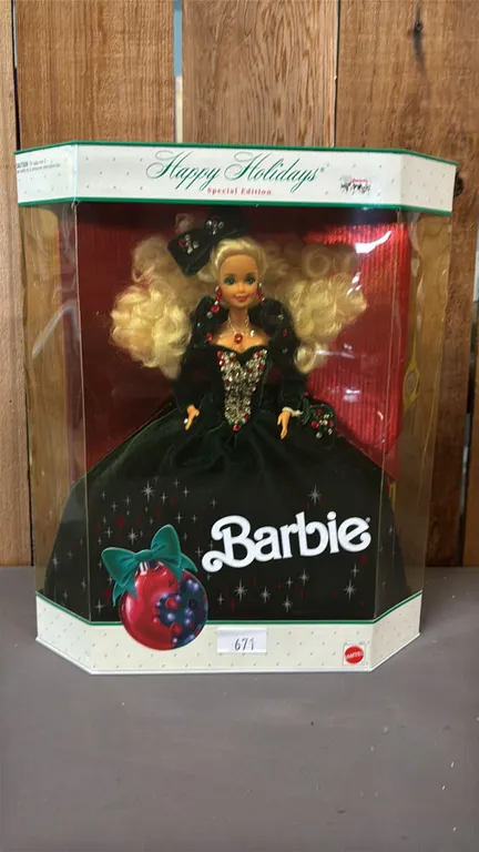 VINTAGE 1991 HAPPY HOLIDAYS BARBIE *IN ORIGINAL BOX*