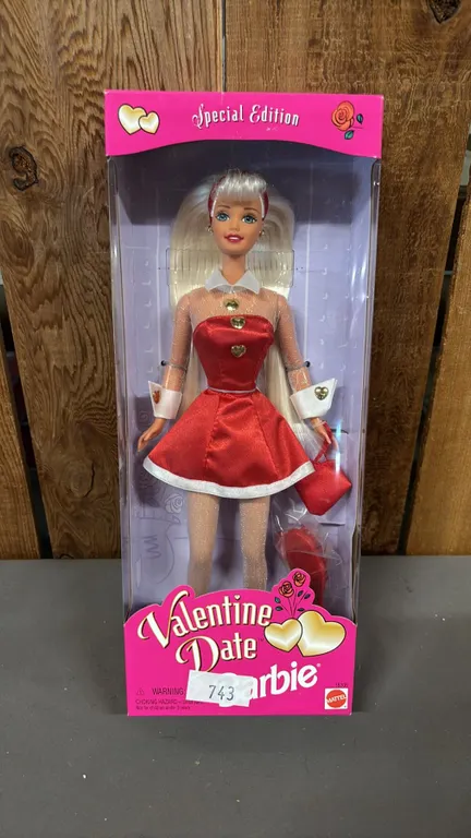 VINTAGE 1997 VALENTINE DATE BARBIE *IN ORIGINAL BOX*
