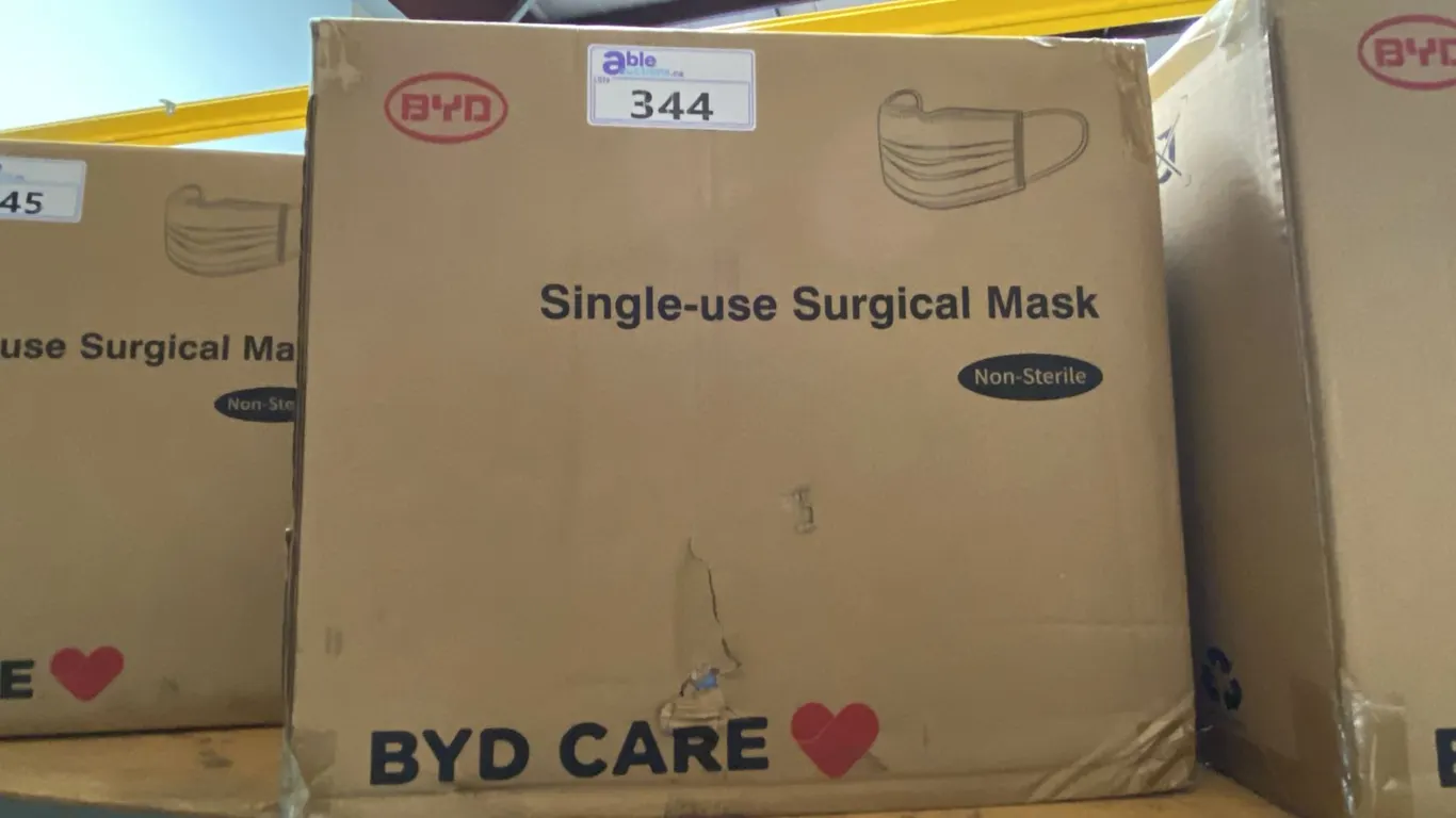 BOX OF BYD SINGLE-USE COMMERCIAL SURGICAL MASKS