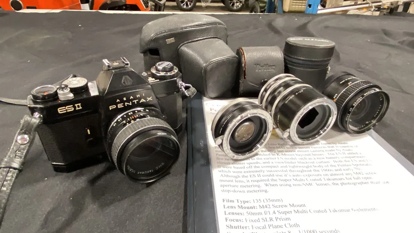 ASAHI PENTAX ESII 35MM APERTURE PRIORITY ELECTRONIC SLR CAMERA WITH SMC TAKUMAR 1:1.8/55 LENS,