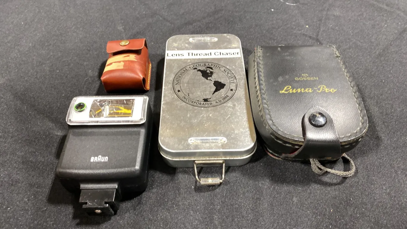 BRAUN HOBBY 17BC FLASH, GOSSEN LUNA-PRO LIGHT METER, NIKON AS-1 HOT SHOE COUPLER & LENS THREAD