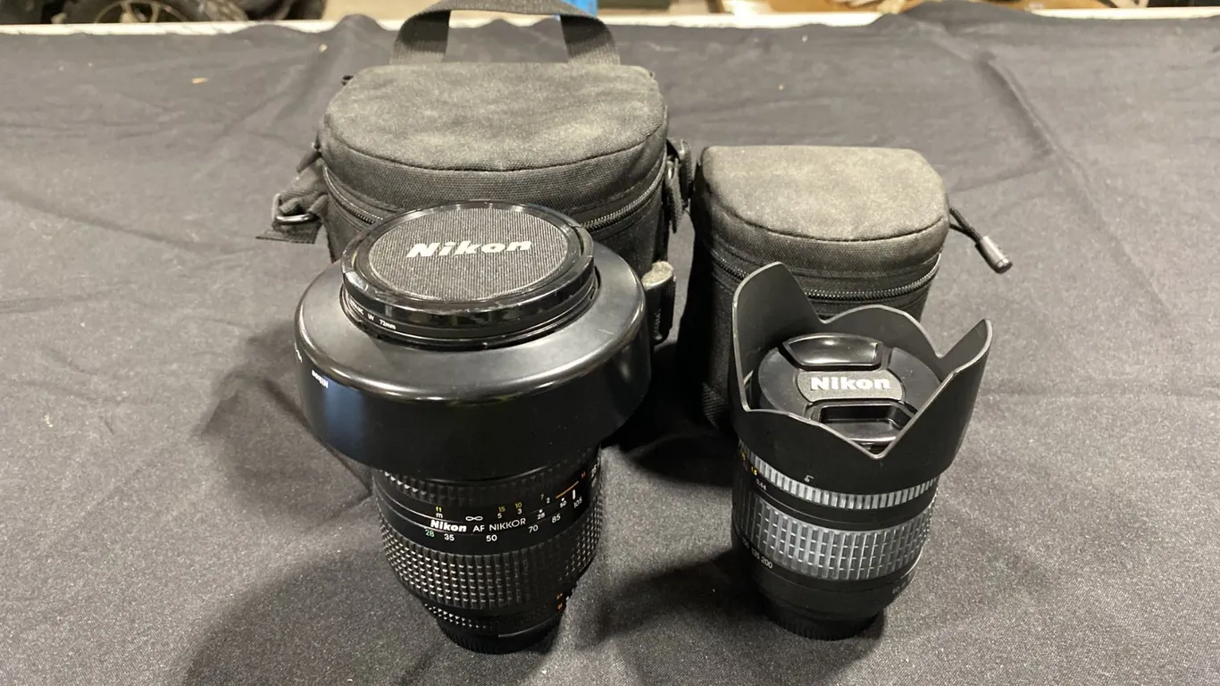 NIKON AF NIKKOR 28-200MM 1:3.5-5.6D ALL IN ONE ZOOM LENS WITH NIKON HB-12 LENS HOOD, NIKON ED AF