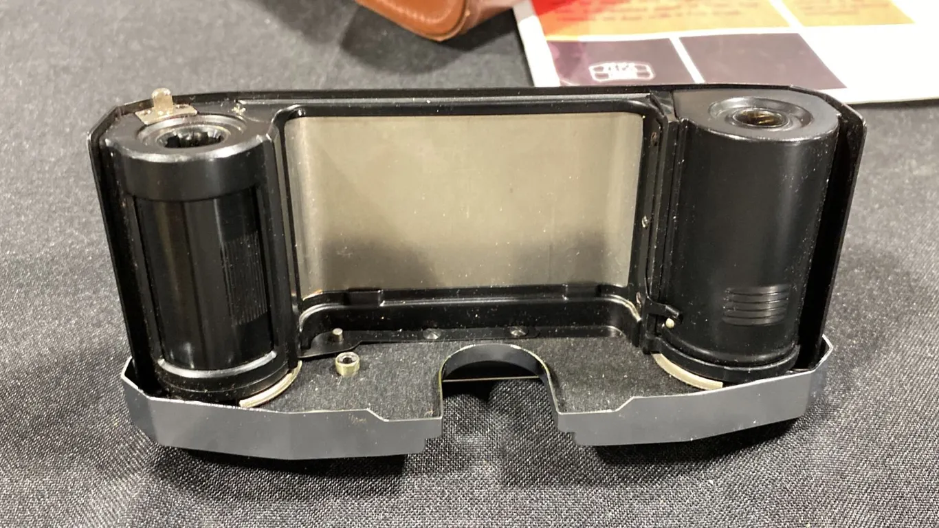 ZEISS IKON CONTAFLEX 35MM FILM CAMERA, FILM BACK, ALPEXWIDE ANGLE & 3 CASES