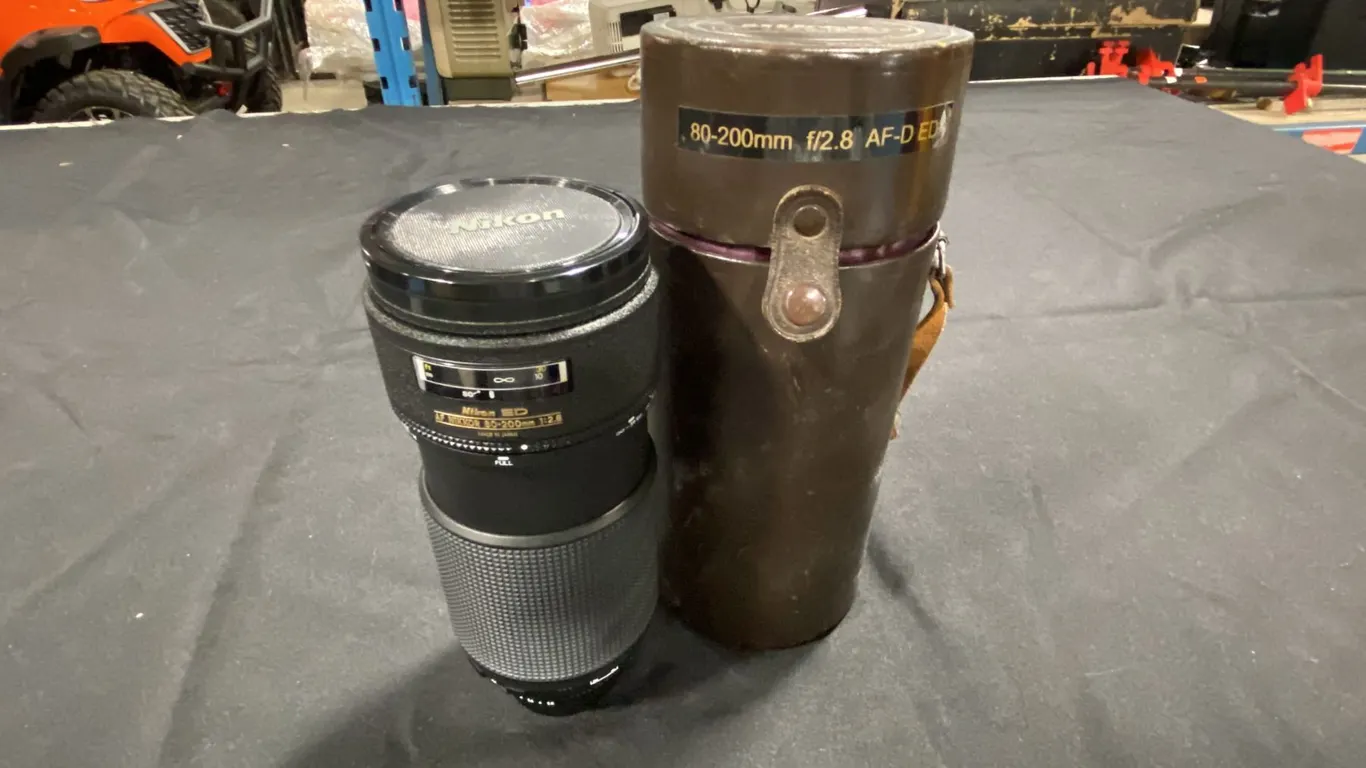 NIKON ED AF NIKKOR 80-200MM 1:2.8 PROFESSIONAL-GRADE TELEPHOTO ZOOM LENS WITH CASE