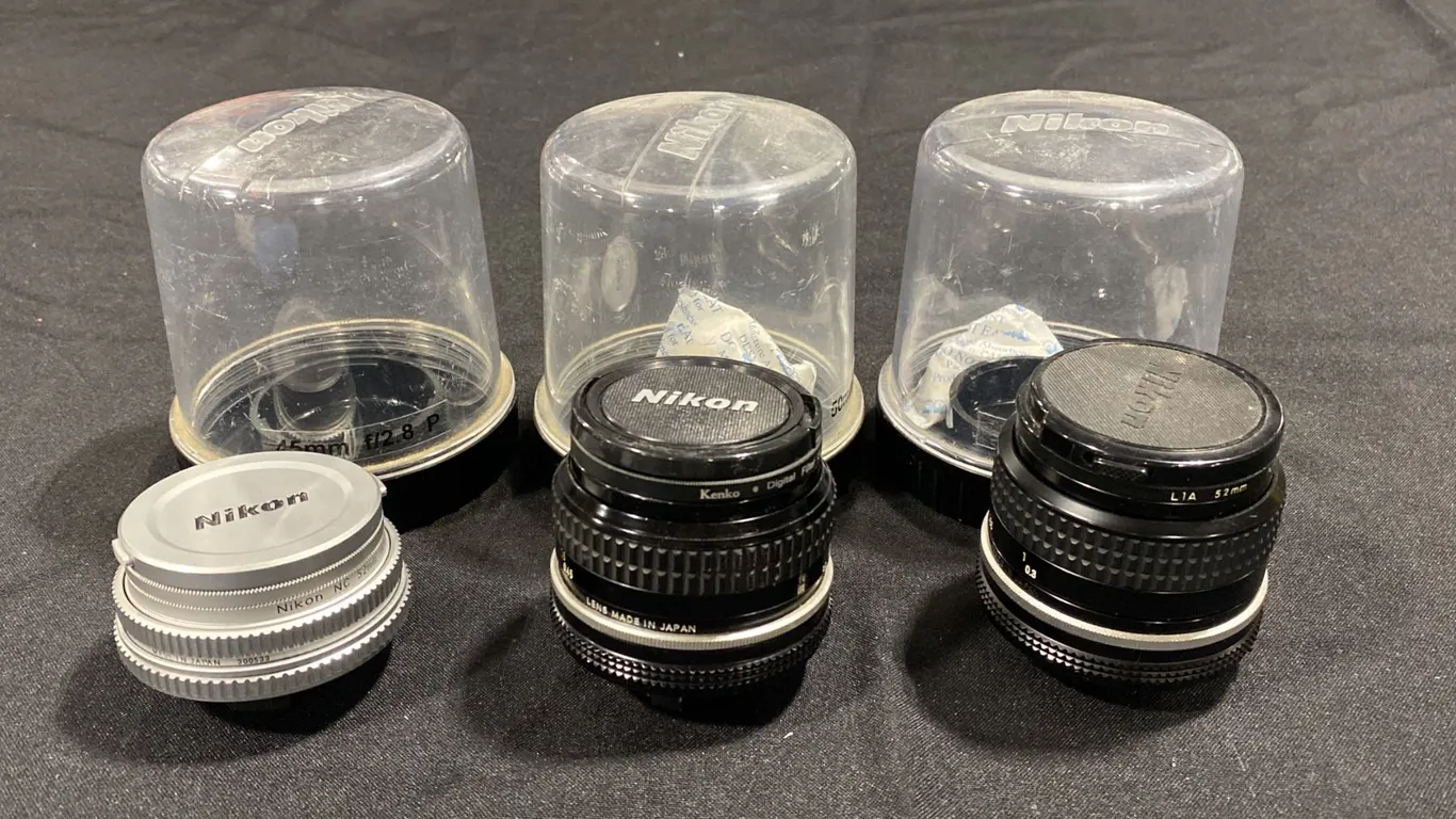 NIKON NIKKOR 45MM 1:2.8P ULTRA COMPACT MANUAL FOCUS "PANCAKE" LENS WITH NIKON HN-35