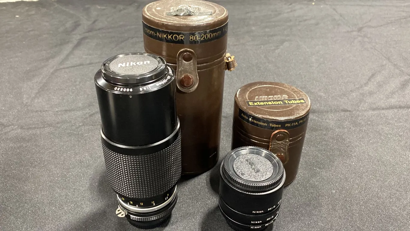 NIKON ZOOM-NIKKOR 80-200MM 1:4.5 VINTAGE MANUAL-FOCUS TELEPHOTO LENS & NIKON PK-11A, PK-12, PK-13