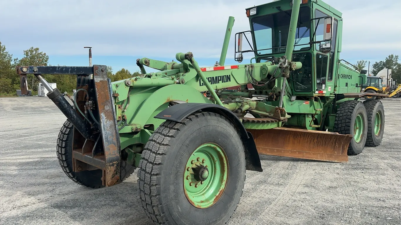 INOPERABLE- Champion 720A Grader