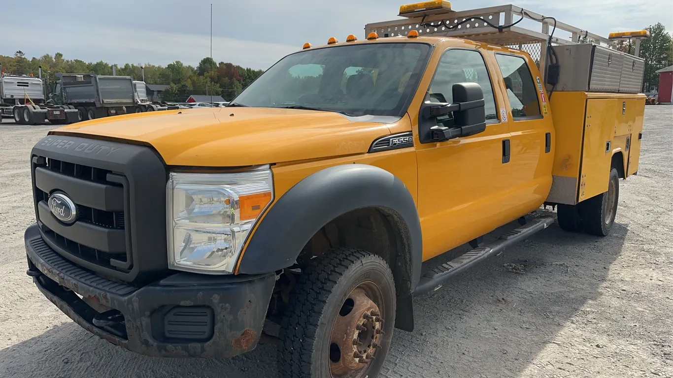 INOPERABLE- 2012 Ford F-550 XL Super Duty 4x2 Service Truck