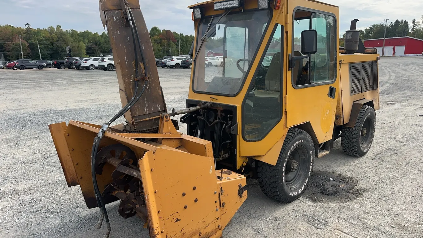 Trackless MT5T Sidewalk Machine with Dual Auger Blower