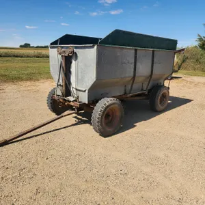 Flarebox with factory running gear and front post hoist