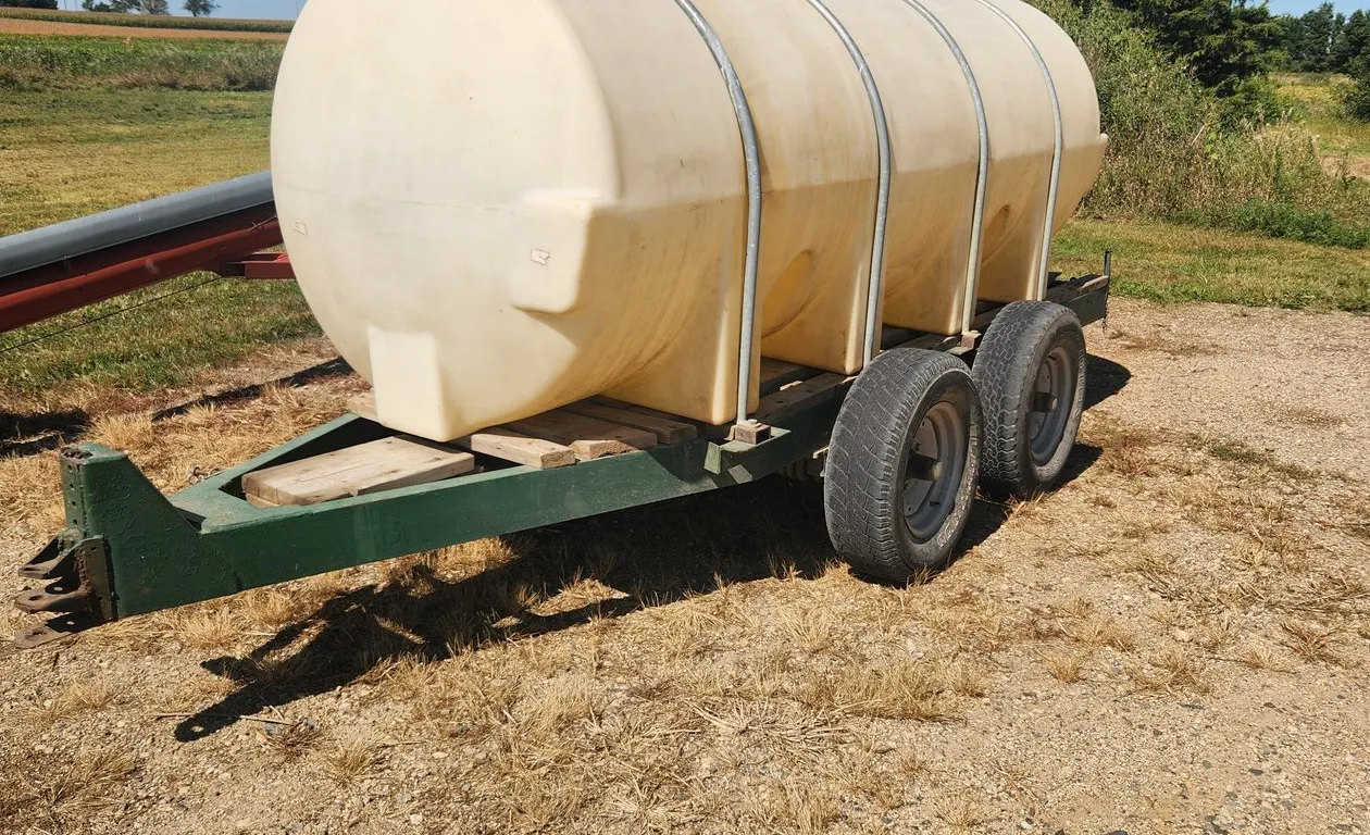 Water Trailer 1000 gallon with tandem trailer