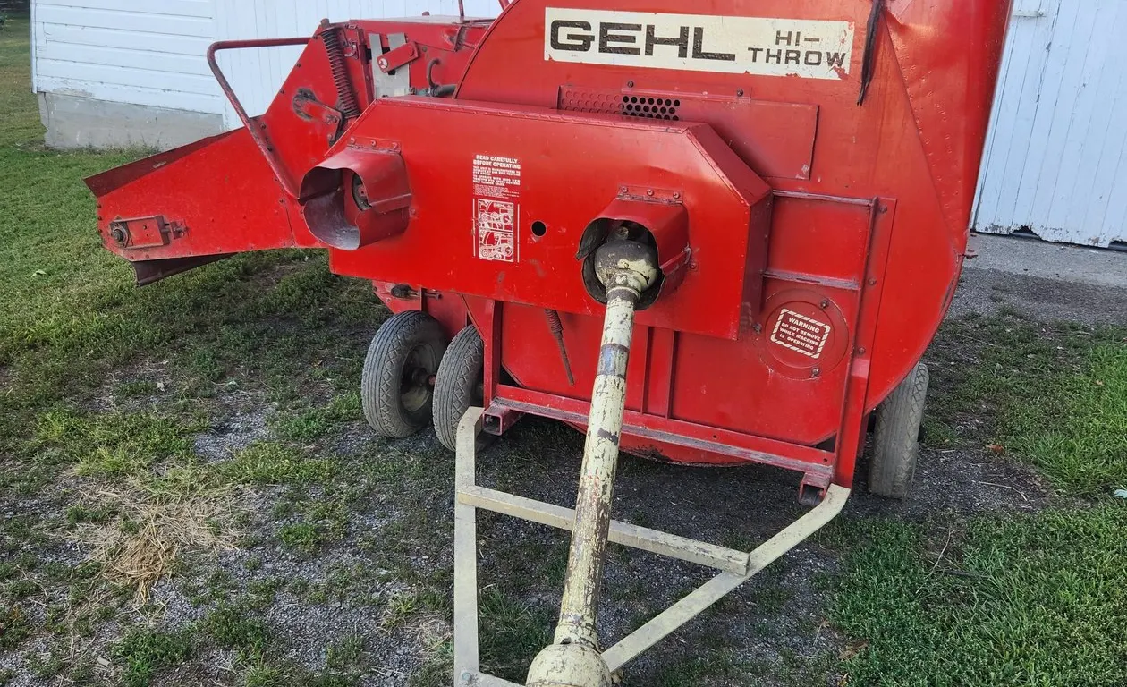 Gehl RC800 Silage Blower Hi-Throw with 800 Re-Cutter Attachment *Always Shedded*