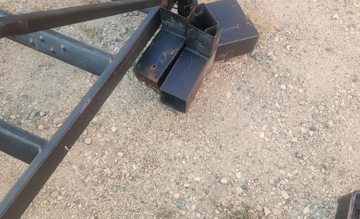 Deer Stand steps with bracket for 6' off the ground deer stand.