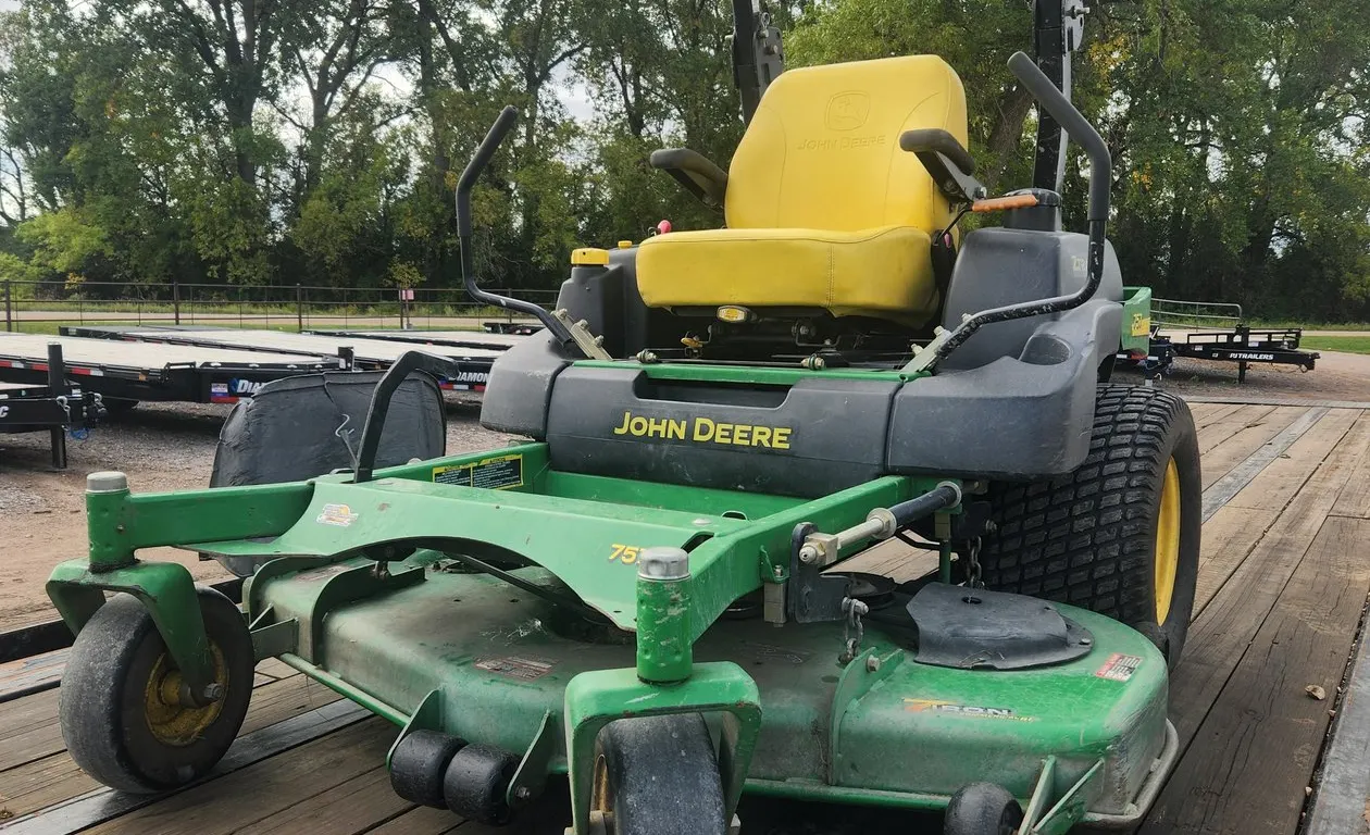 JD 757 61" Zero Turn Mower w/Kawasaki Engine