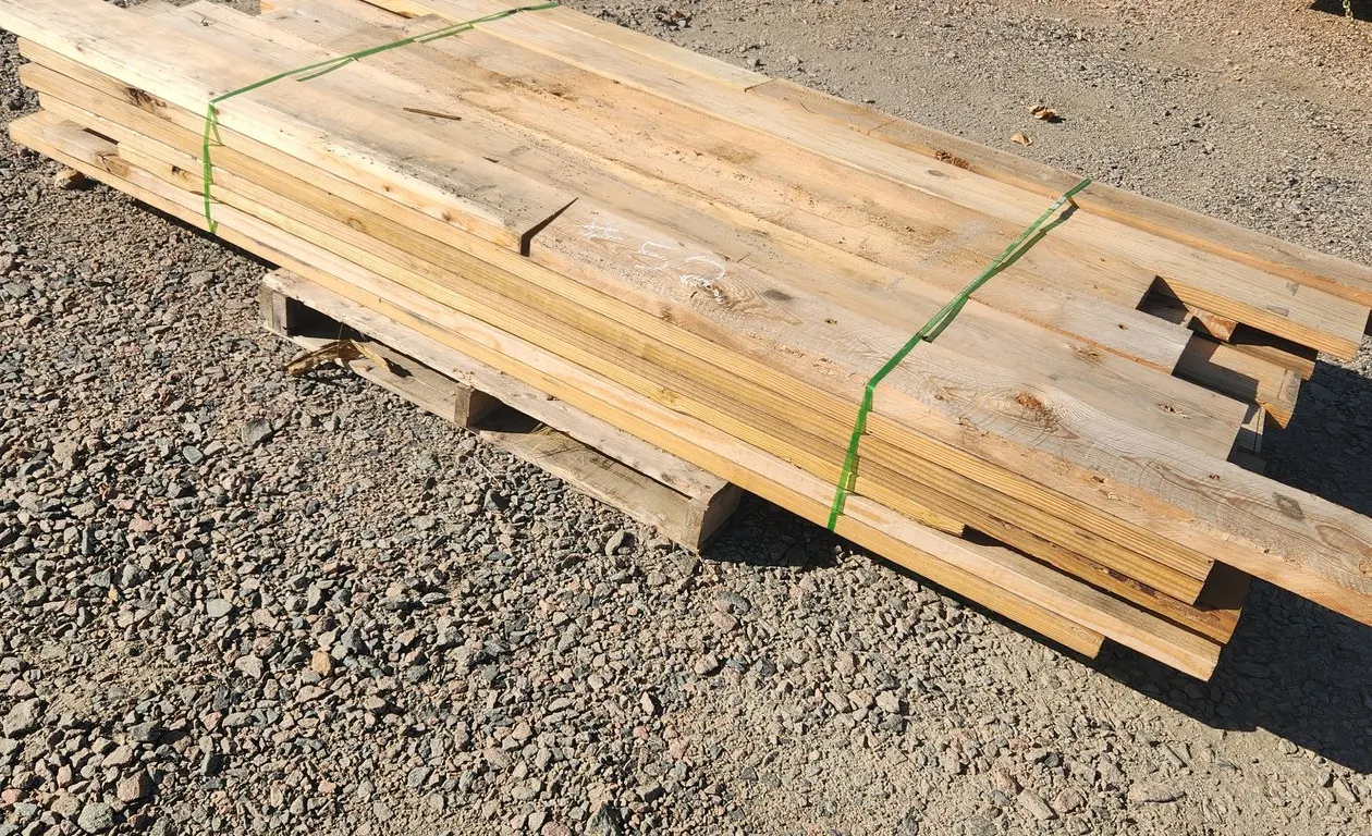 Lumber 2x6 & 2x8 boards most are 8' some shorter