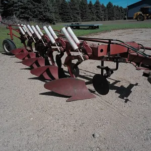 IH 720 Auto Reset Plow 5x18's w/Spring Loaded Coulters