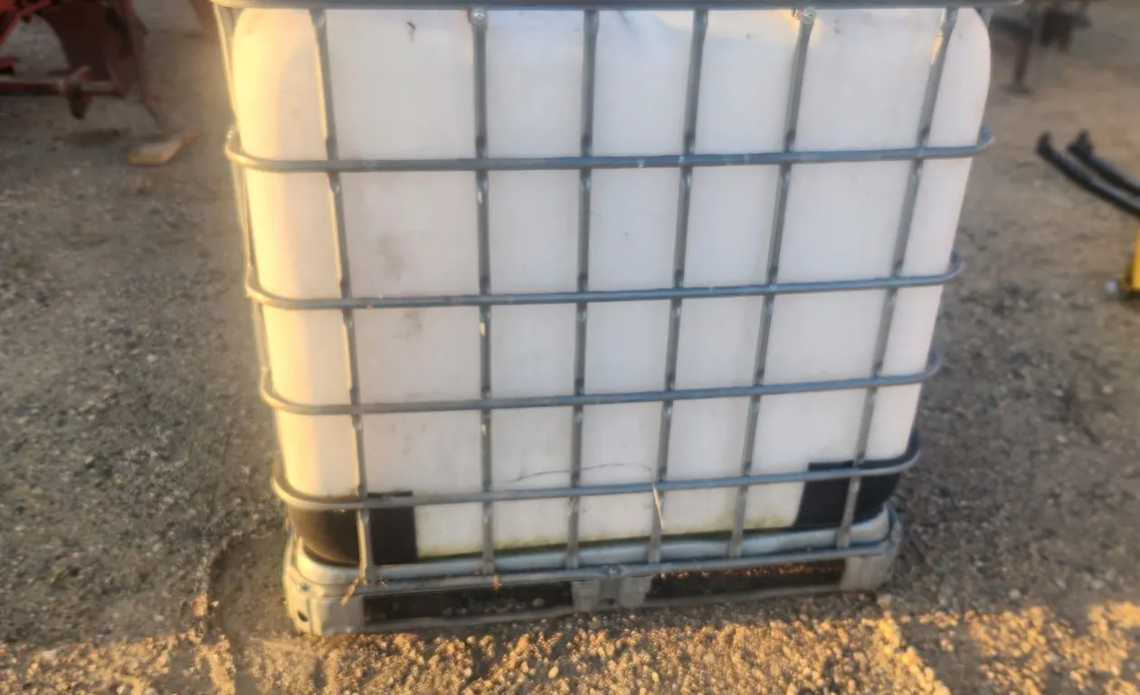 Poly Tank with Steel Cage and Fork Pockets