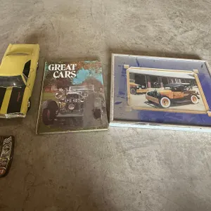 Model Car Roadrunner with (2) Car Pictures