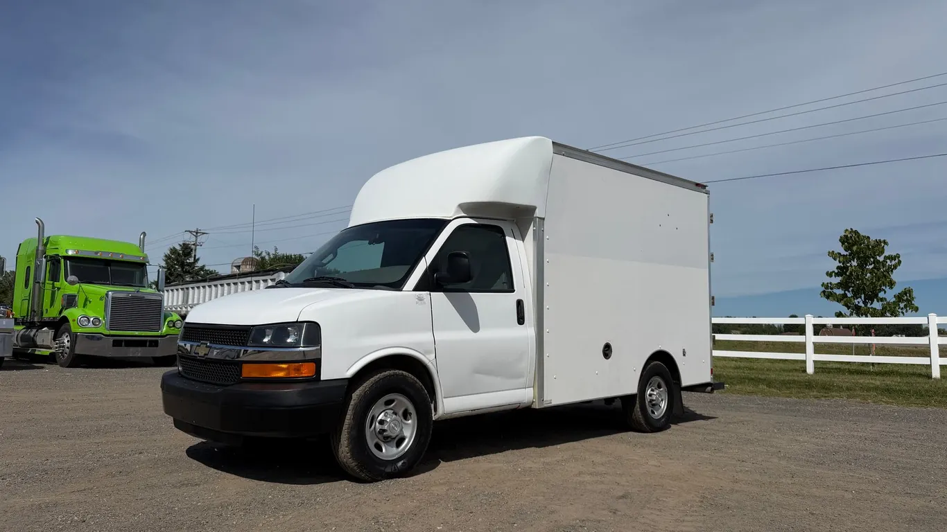 2016 Chevrolet Express Van/4500 Box Truck