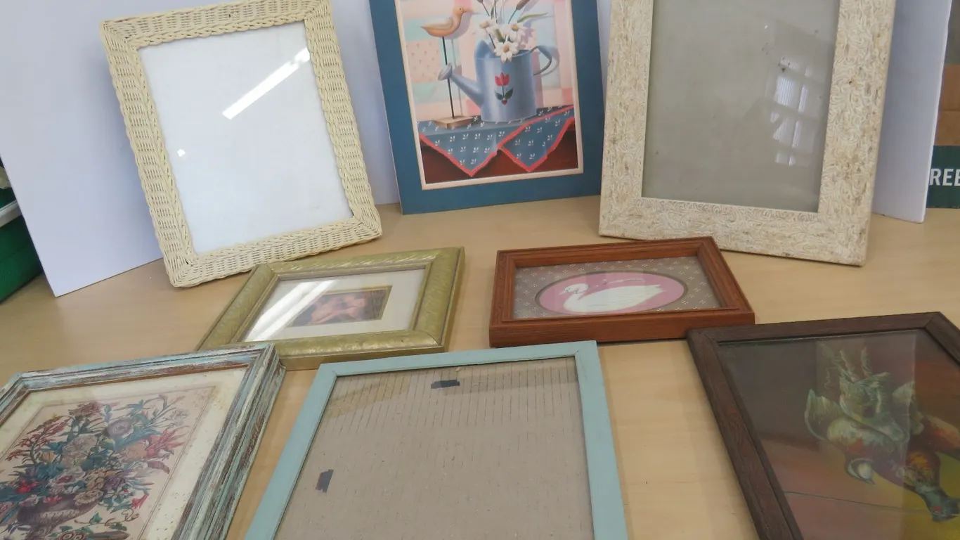 Frames and Pictures