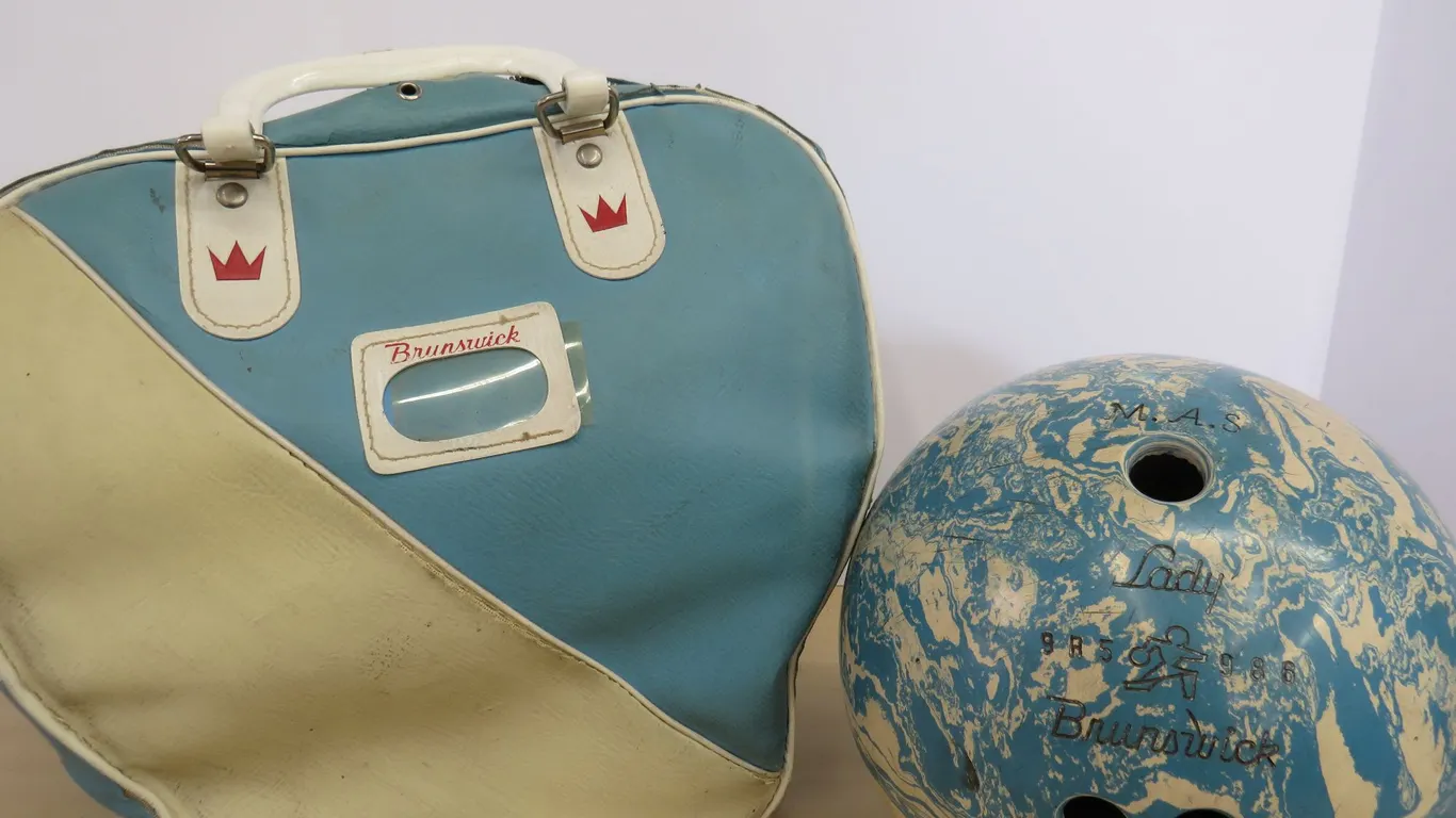 Vintage Bowling Ensemble