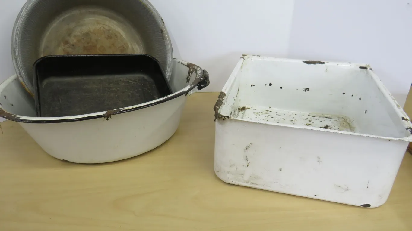 Porcelain Pans/Bowls