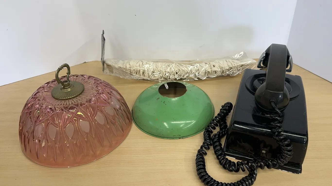 Vintage Phone and Lighting