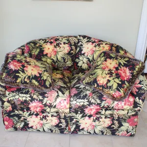 Vanguard Floral Upholstered Loveseat