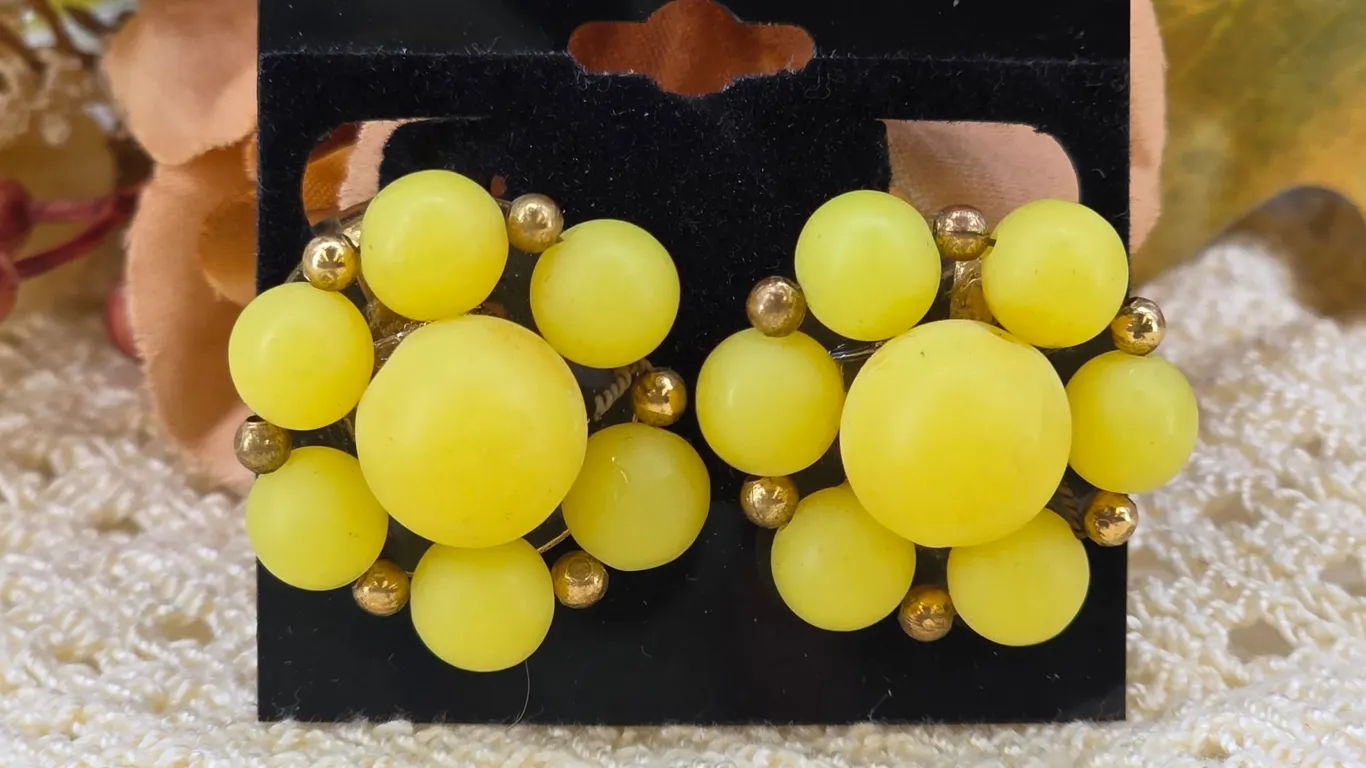 Vintage Yellow Bead Cluster Clip On Earrings Floral Retro Mid Century Gold Tone